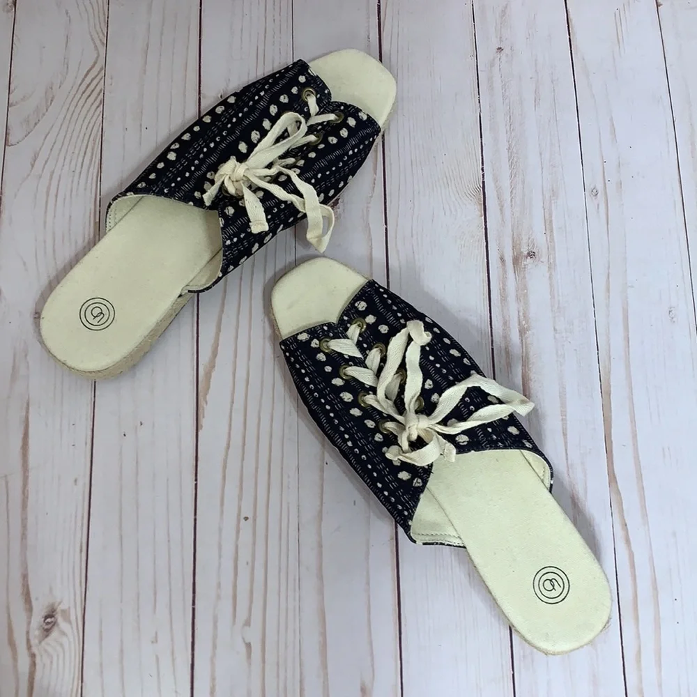 Urban Outfitters sandals print