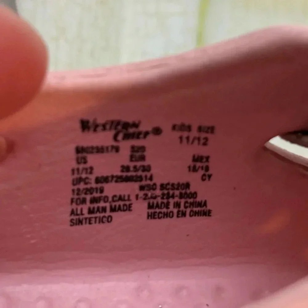 Western Chief kids pink Water Shoes 11/12