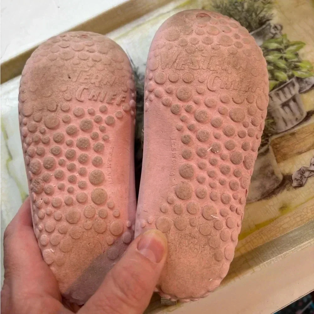 Western Chief kids pink Water Shoes 11/12