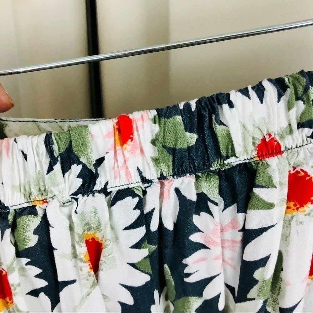 Hollister floral button