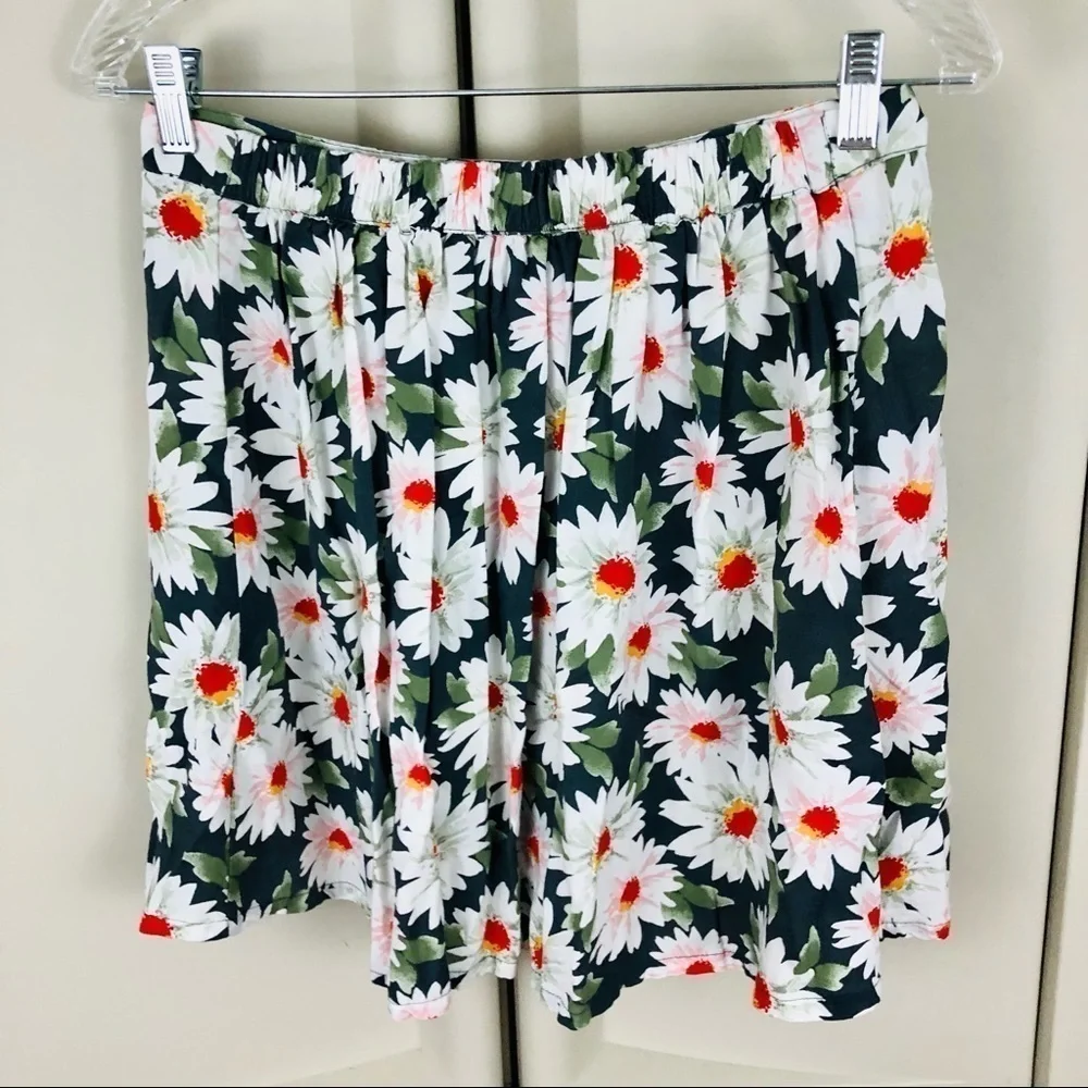 Hollister floral button