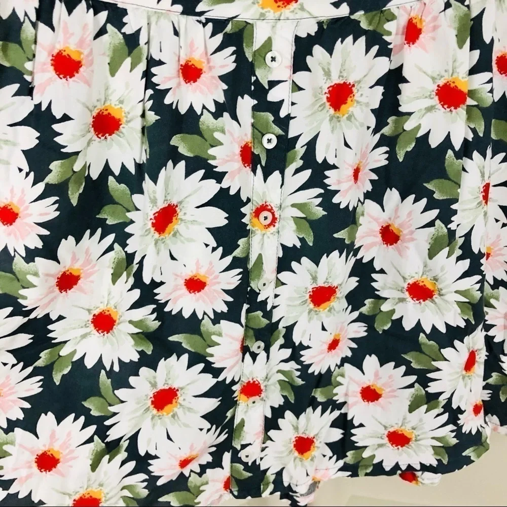 Hollister floral button