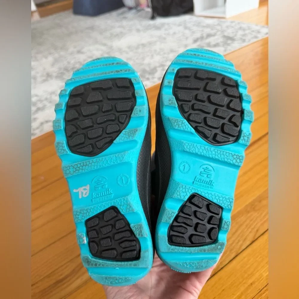 Kamik Kids Navy and Aqua Winter Snow Boots size 1