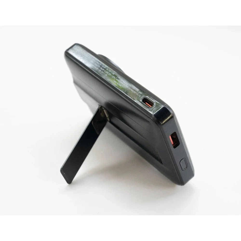 The Unbranded Brand magnetic suction