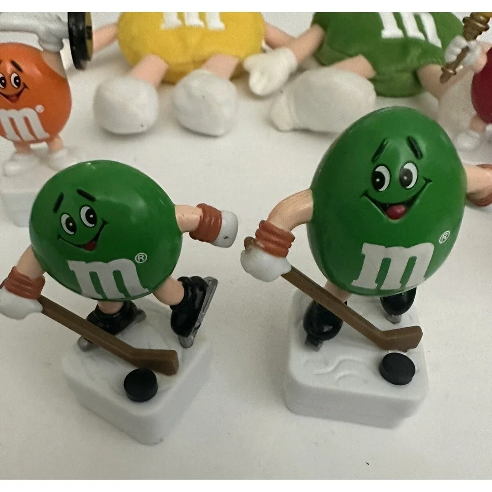 M&M's Lot 10 Square Sport Skiing, Skating, Hockey Olympic Torch & Plush 1991