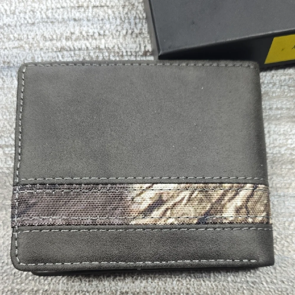Mossy Oak bi‑fold by outdoor‑inspired