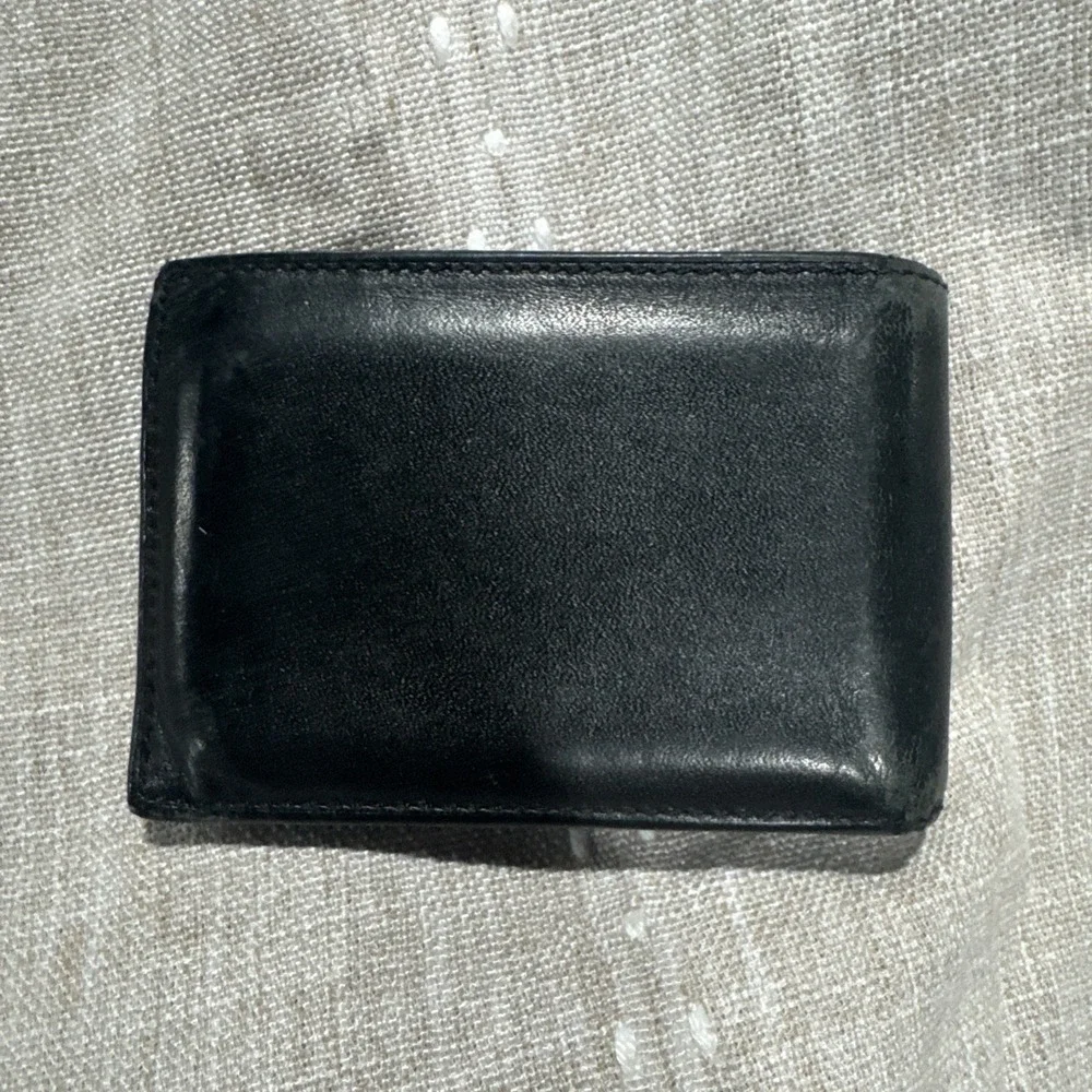 Tumi Mens Black Leather Bifold Wallet 6 Card Slots Slim Professional Accessory