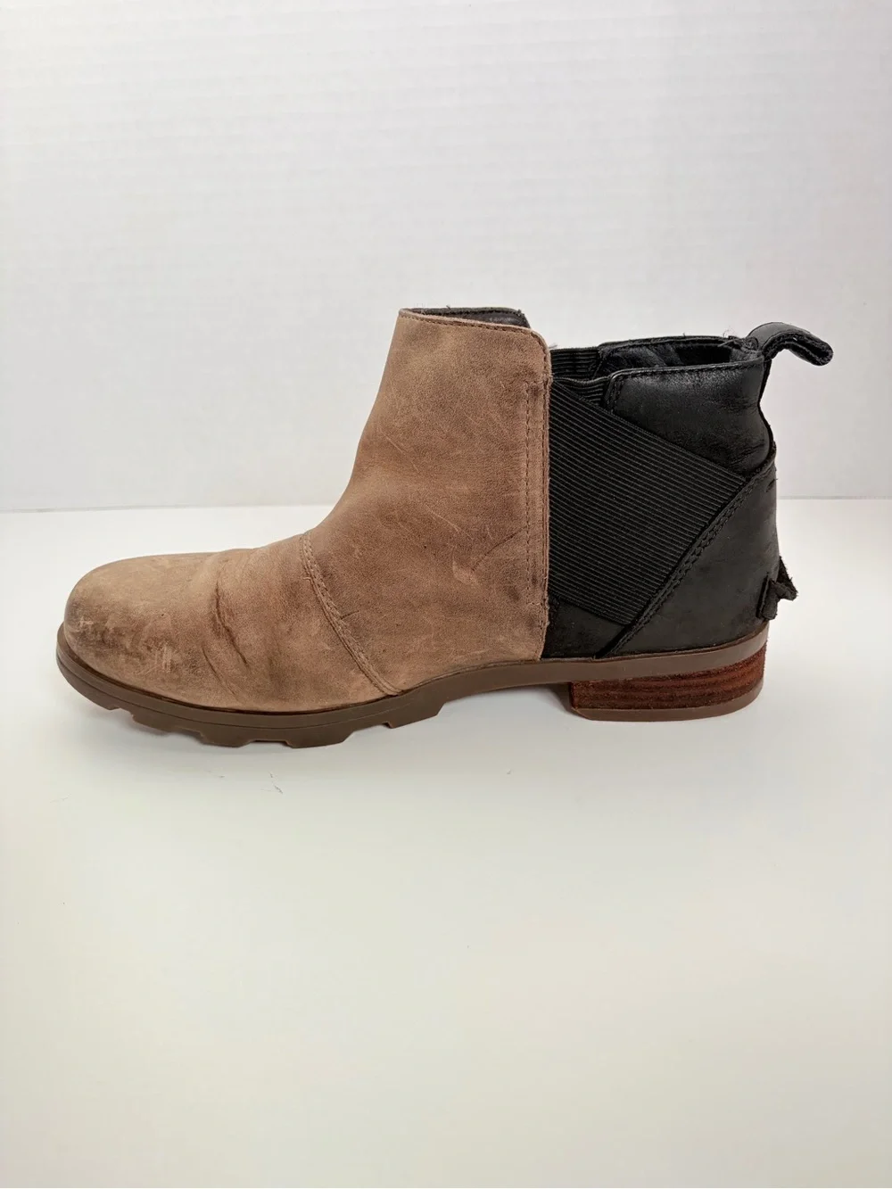 Sorel Emelie Chelsea Boots Waterproof Leather Suede Pull On Tan Black Size 8.5