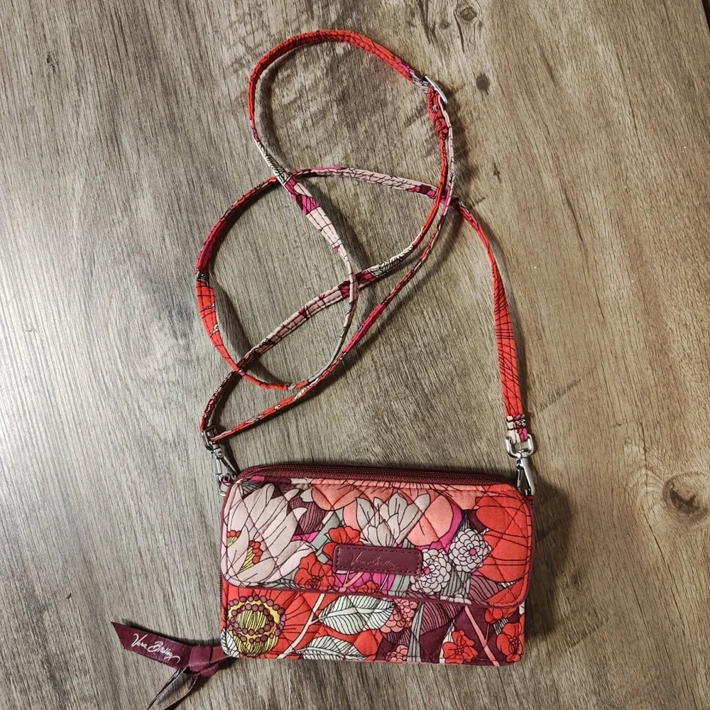 Vera Bradley Floral Quilted Wallet Wristlet Womens‎ OS Red Pink Crossbody Purse