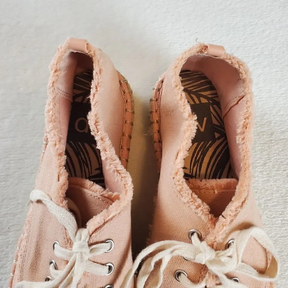 DV Salman Canvas Sneakers Shoes Size 6.5