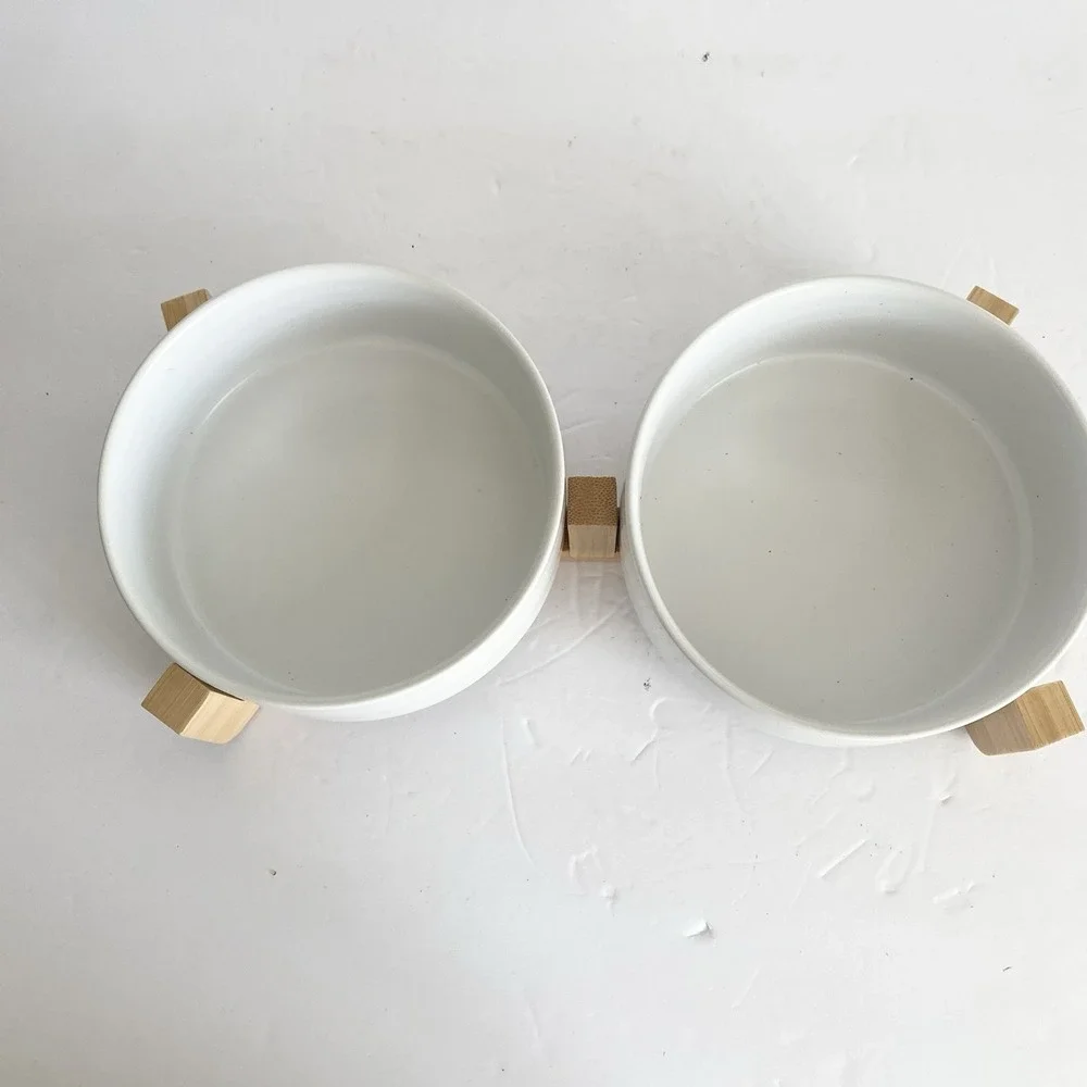 SPUNKYJUNKY White Ceramic Dog Cat Bowl with Wood Stand Small Dogs 13.5oz New‎