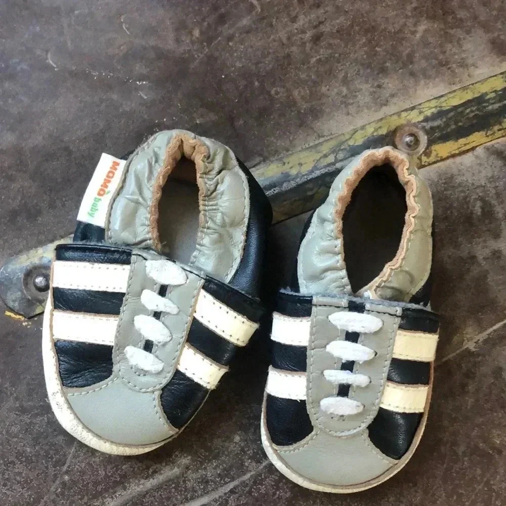 Leather baby momo shoes‎