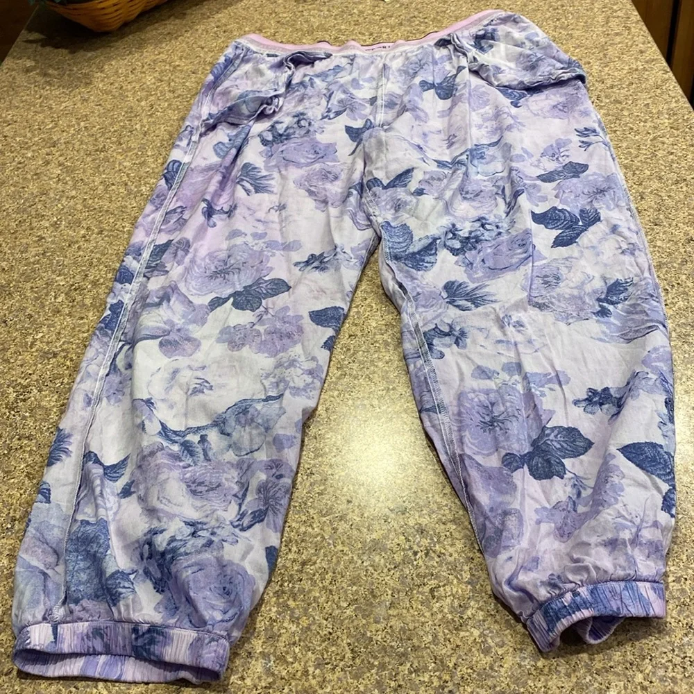 Victoria’s Secret Pajama Bottoms Pants Floral Lightweight Large