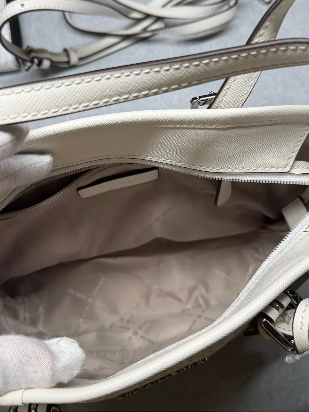 Michael Kors tote wallet