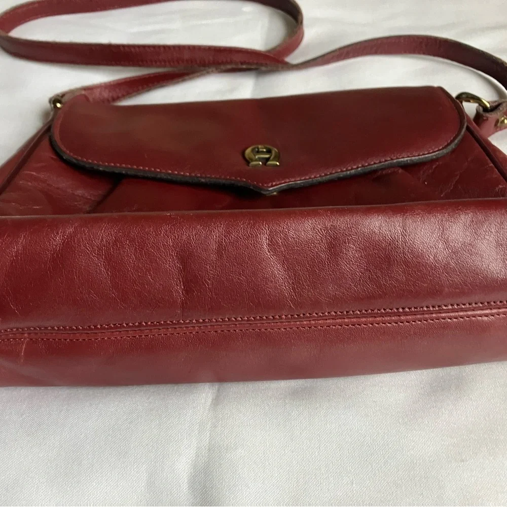 Etienne Aignet Classic Vintage Burgundy Leather Shoulder Bag