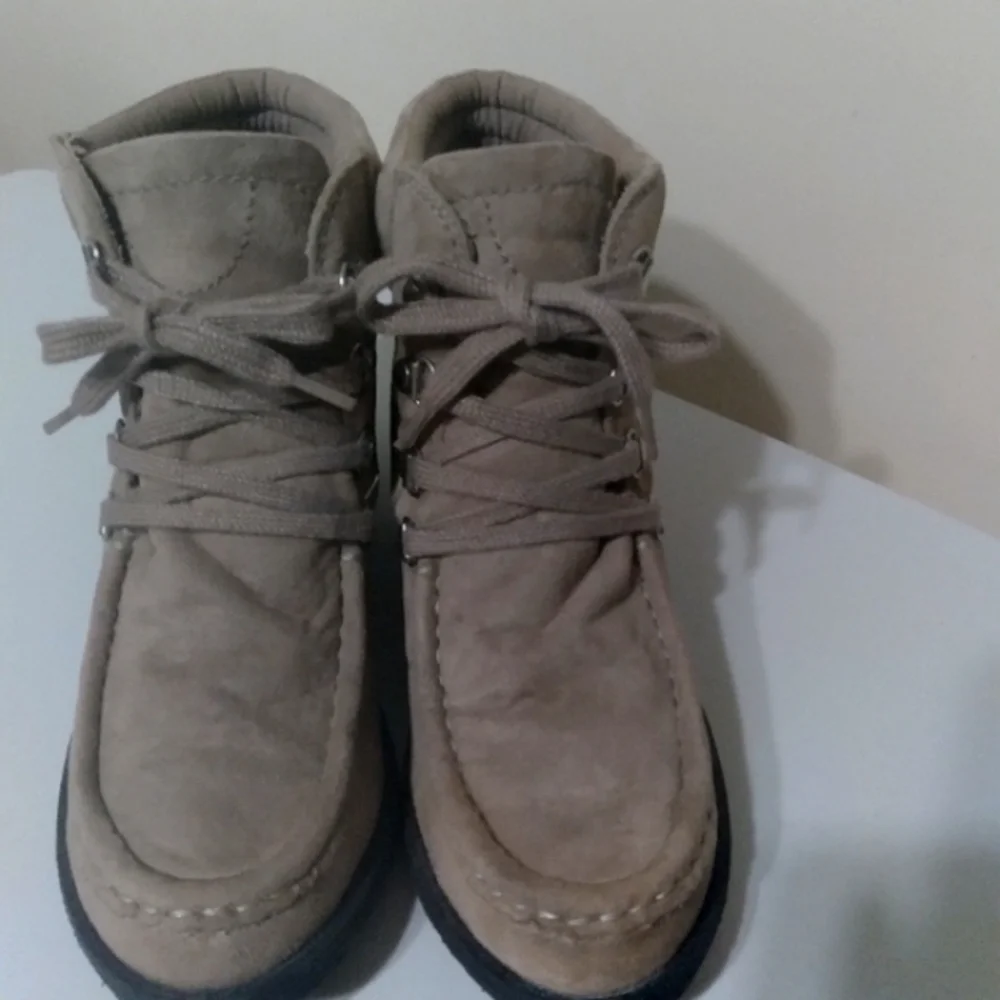 Tallulah Blu Tie Up‎ Ankle Boots Wedged Heel 8.5 Med.