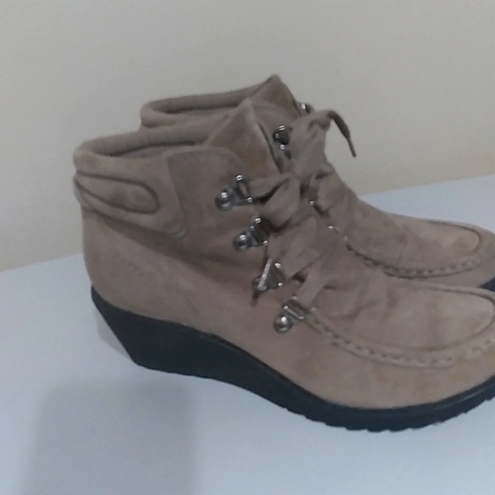 Tallulah Blu Tie Up‎ Ankle Boots Wedged Heel 8.5 Med.
