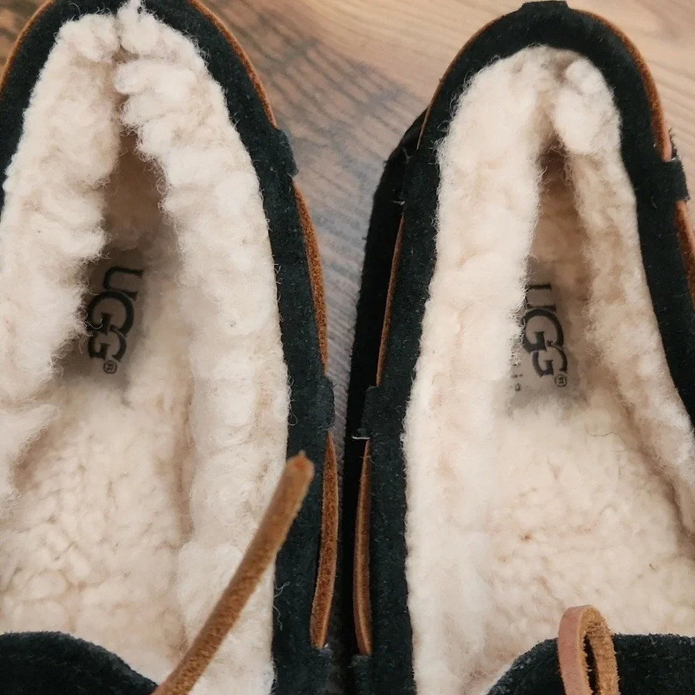 UGG Dakota Mocassin Slipper Shearling Suede Warm Cozycore Sport Kid Size 3 Black