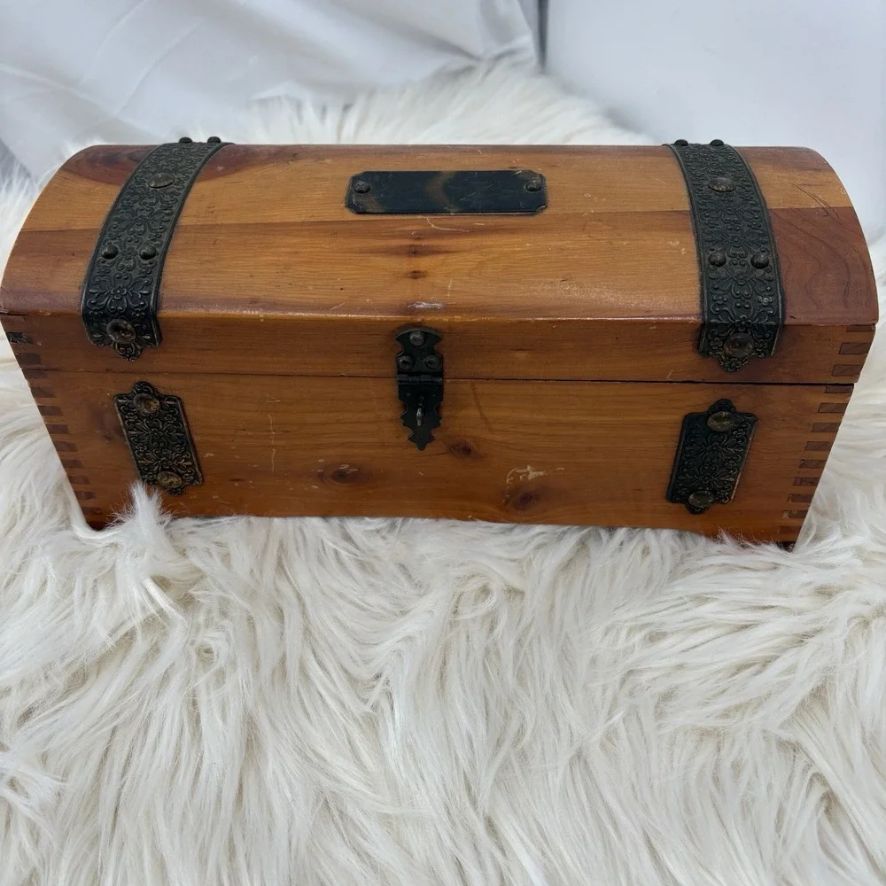 Vintage MCGRAW BOX CO Rounded Wood Jewelry / Trinket / Keepsake Box w/ Hinge Lid
