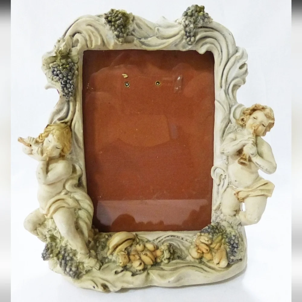 vintage angels photo frame made out of resin.‎