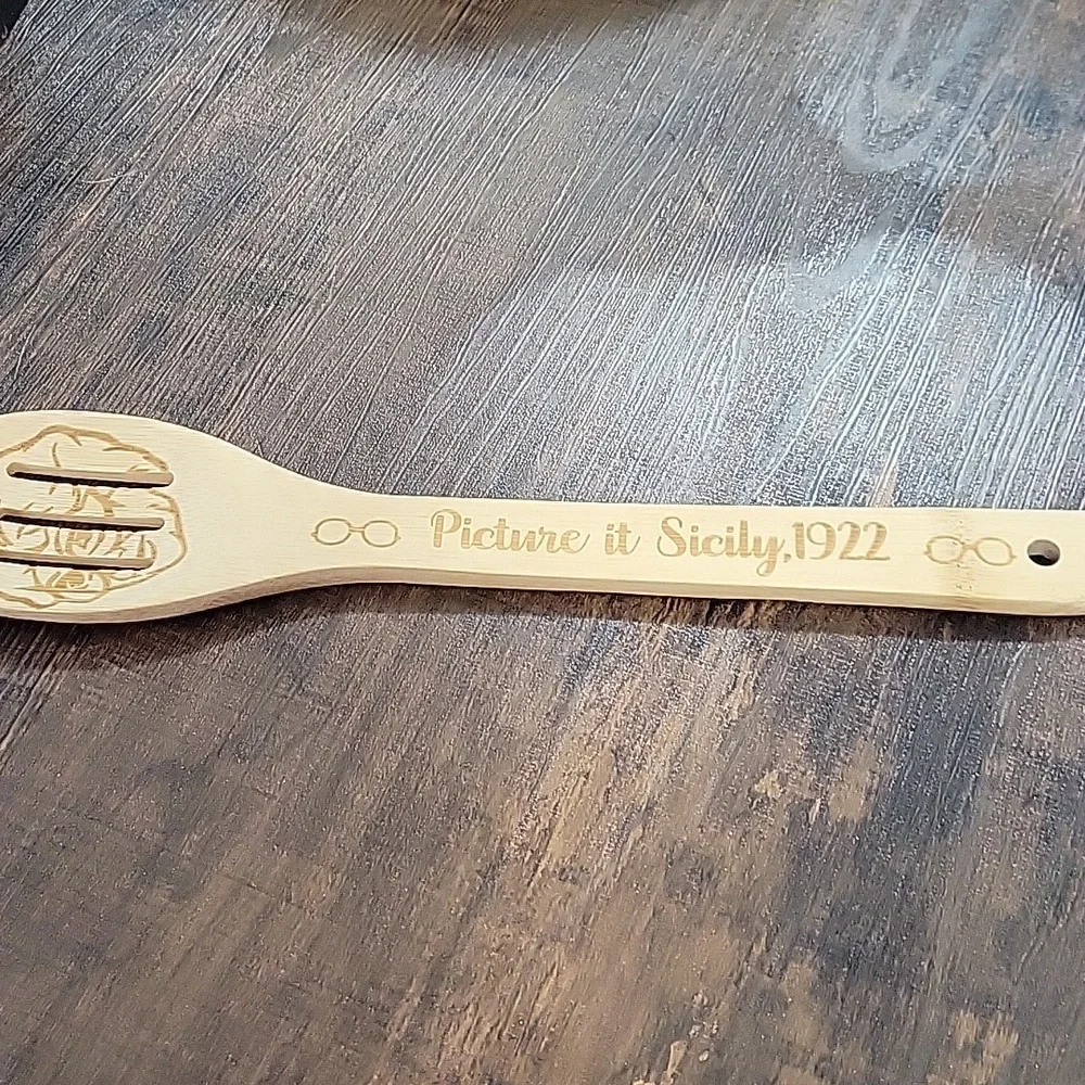 N/A charming wooden