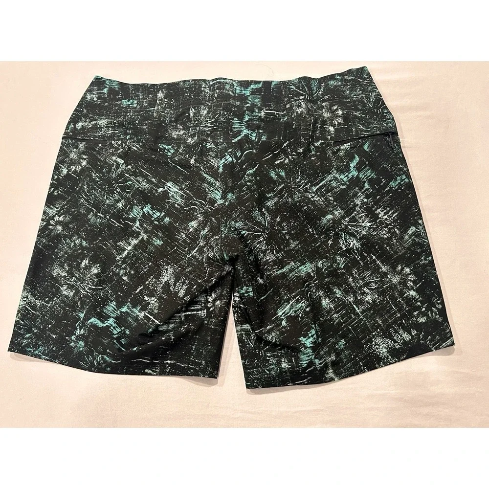 Lululemon Live In Practice Men's 38 Athletic Shorts‎ Black/Green Lace Up