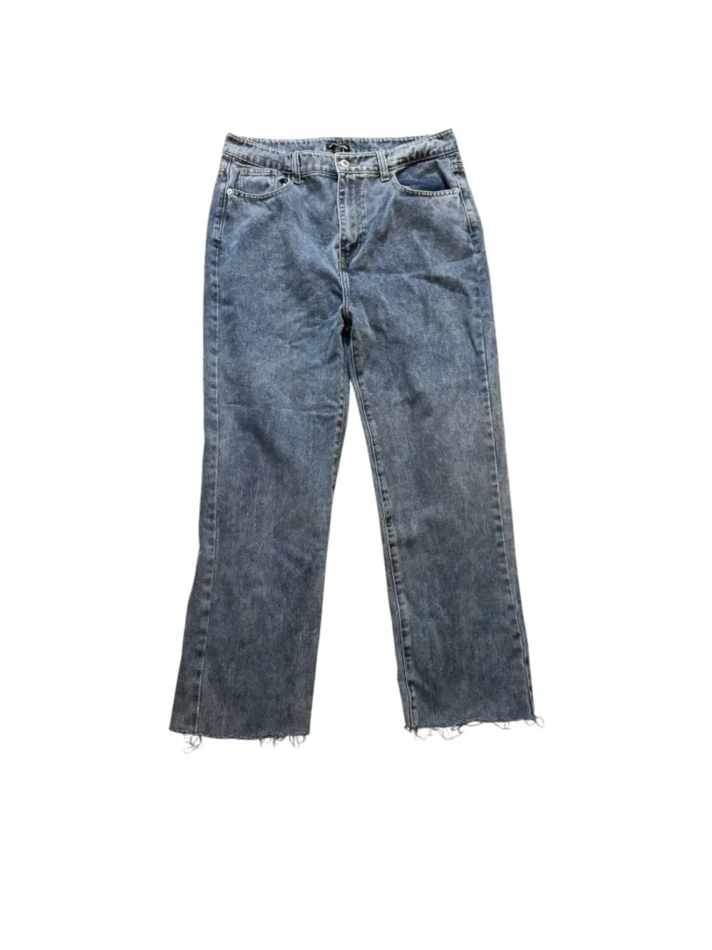 PrettyLittleThing Mid-Rise Straight Leg Jeans in Washed Blue