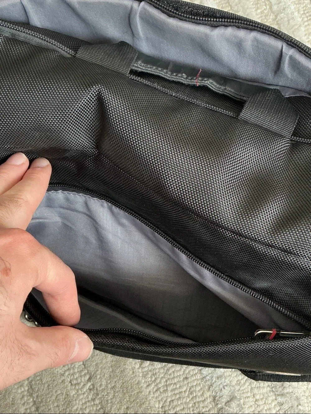 Samsonite sleek messenger