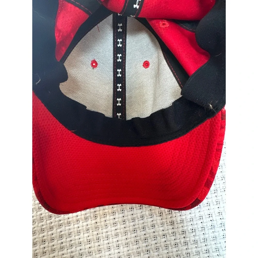 Under Armour Hat Kids MD/LG Red Camo Stretch Fit‎ 1273197 Baseball Cap Sporty