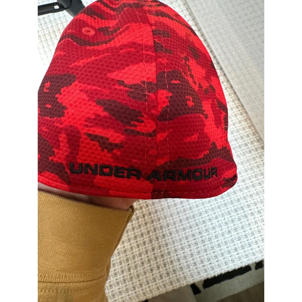 Under Armour Hat Kids MD/LG Red Camo Stretch Fit‎ 1273197 Baseball Cap Sporty