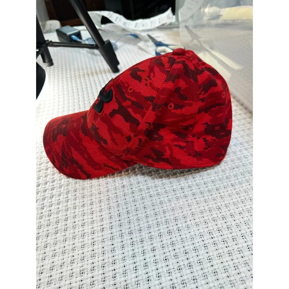 Under Armour Hat Kids MD/LG Red Camo Stretch Fit‎ 1273197 Baseball Cap Sporty