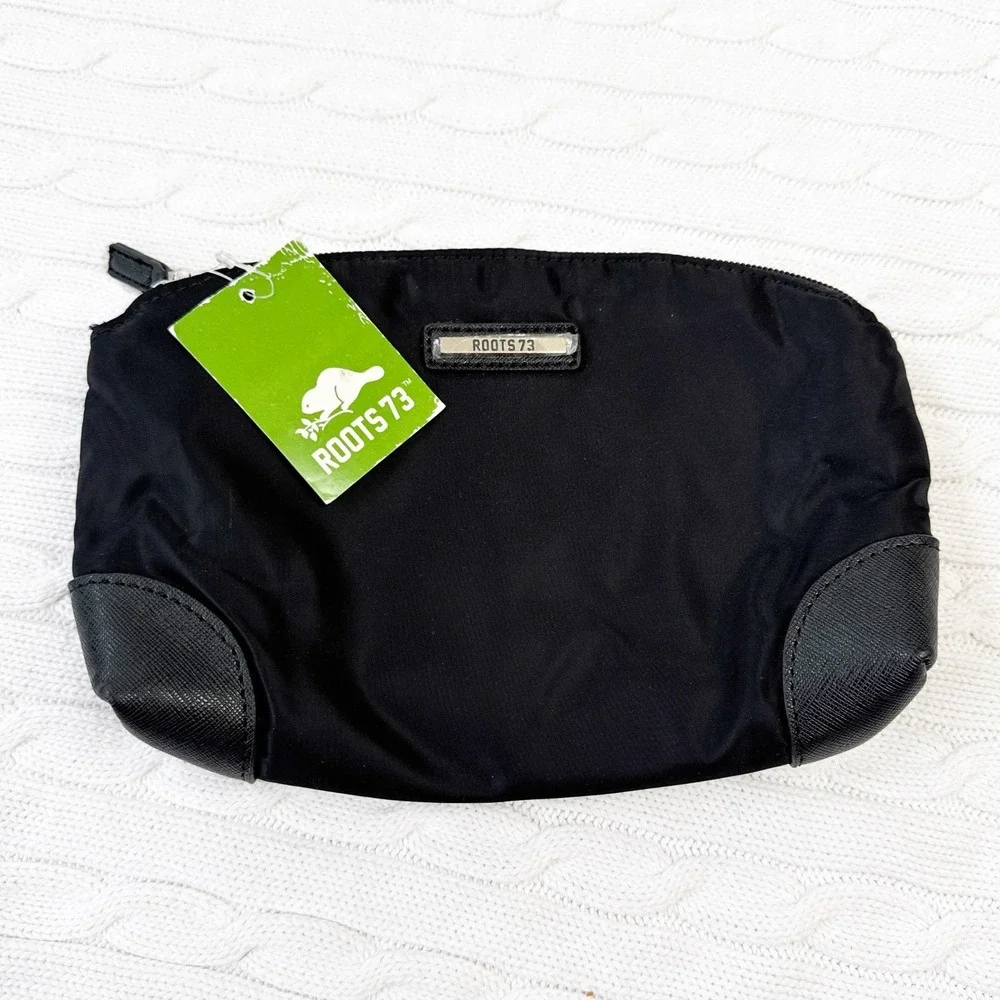 Roots 73‎ Cosmetic Pouch Unisex One Size Black Solid Zip Travel Toiletry Bag