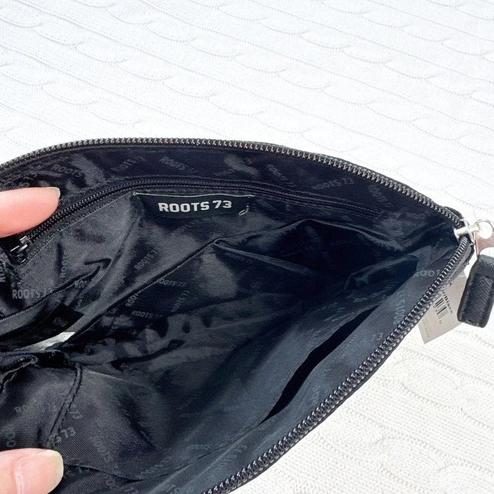 Roots 73‎ Cosmetic Pouch Unisex One Size Black Solid Zip Travel Toiletry Bag