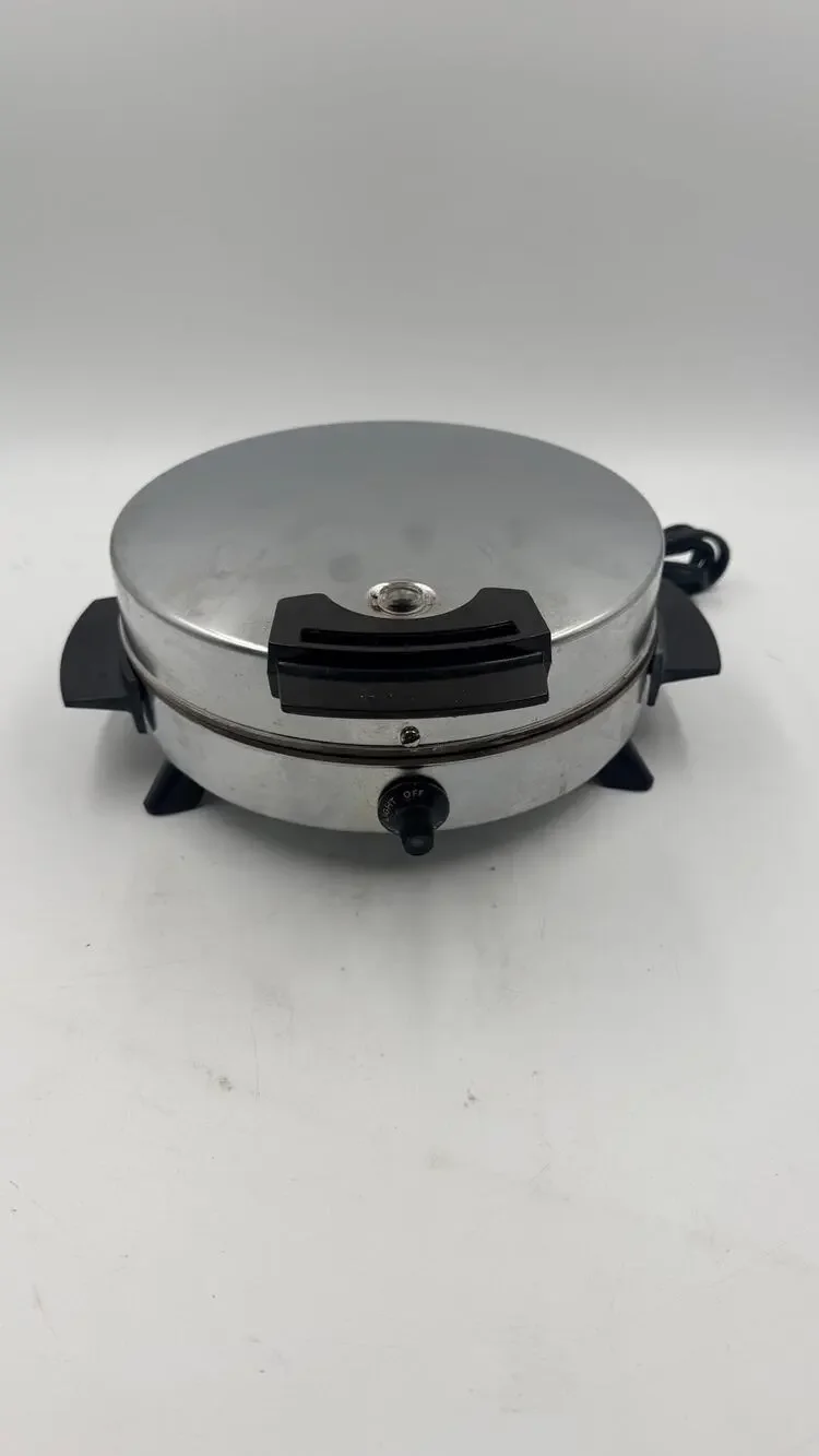 Vintage Toastmaster Waffle Maker W252A Baker Iron Non-Stick Chrome MCM Modern