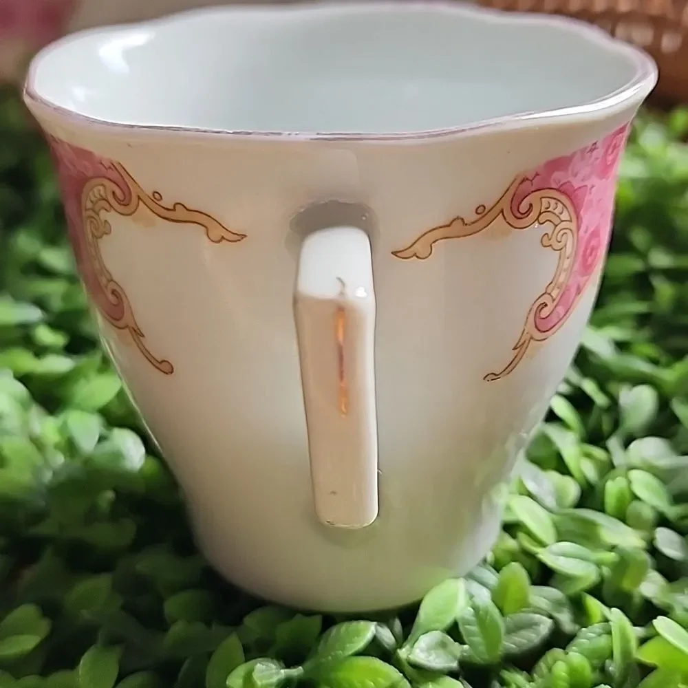 Vintage floral versai
