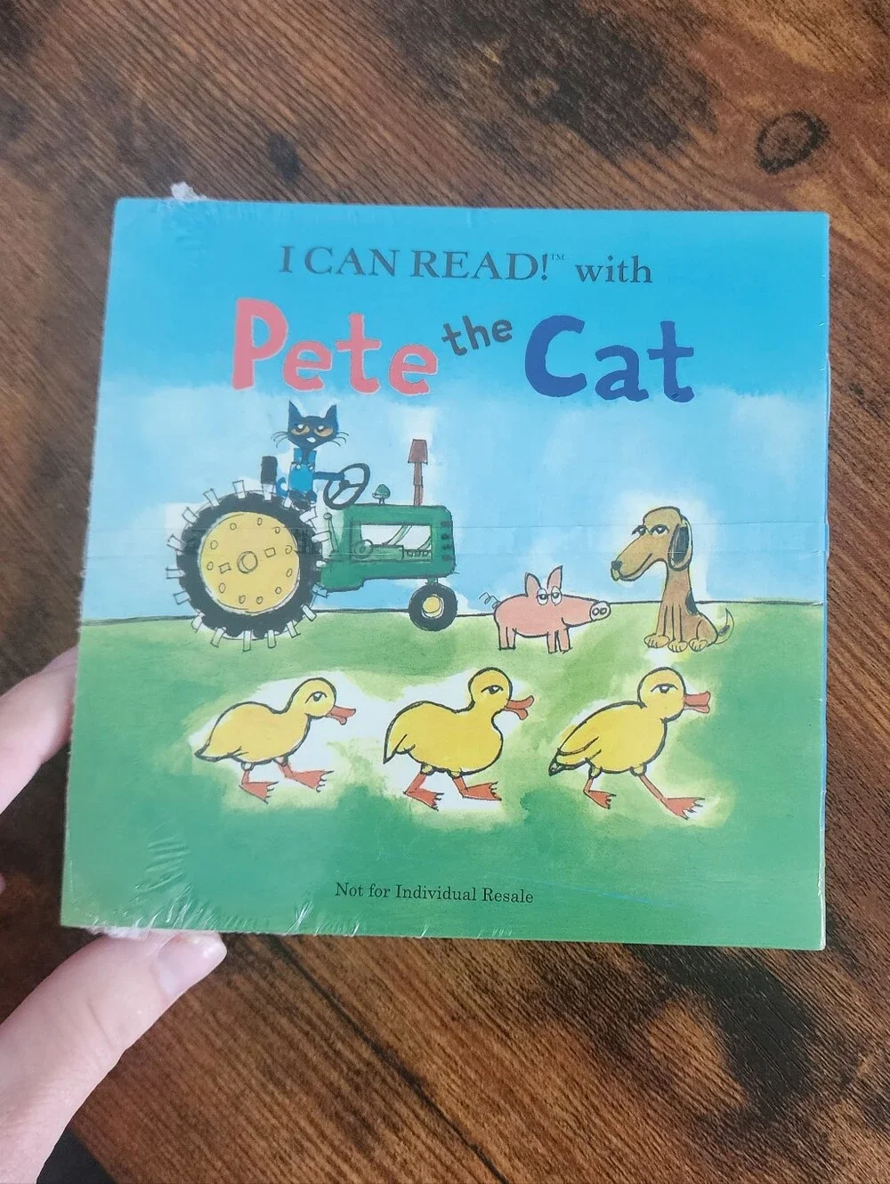 I CAN READ! with Pete the Cat Board Book - Blue & Green 12 Phonics Books