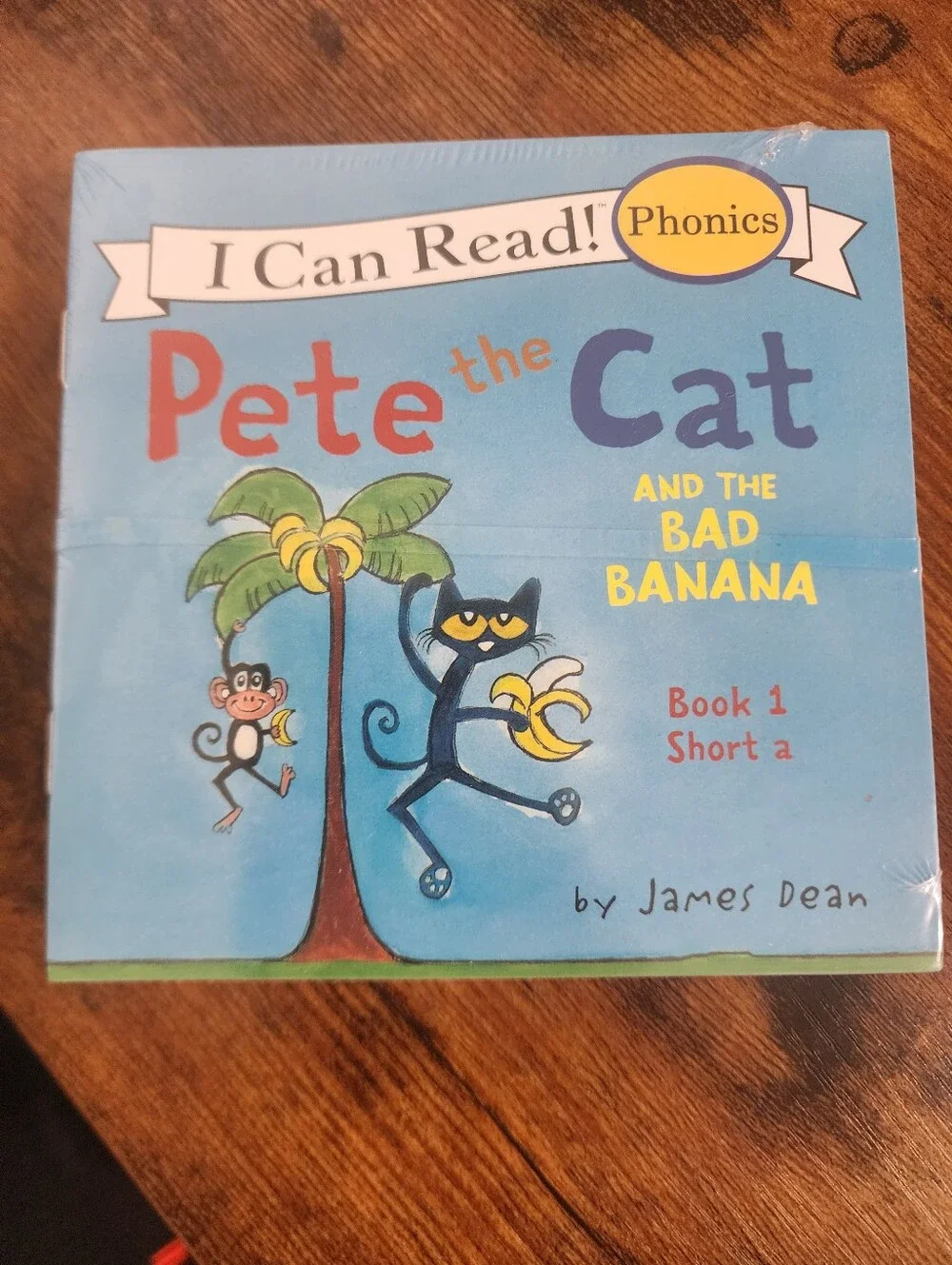 I CAN READ! with Pete the Cat Board Book - Blue & Green 12 Phonics Books