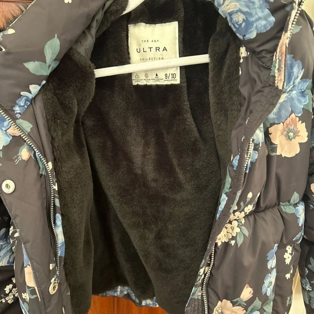 Abercrombie & Fitch chic black