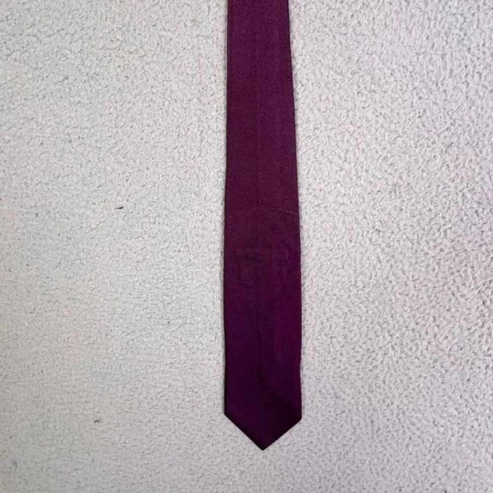 GUCCI MENS SILK TIE WINE COLOR