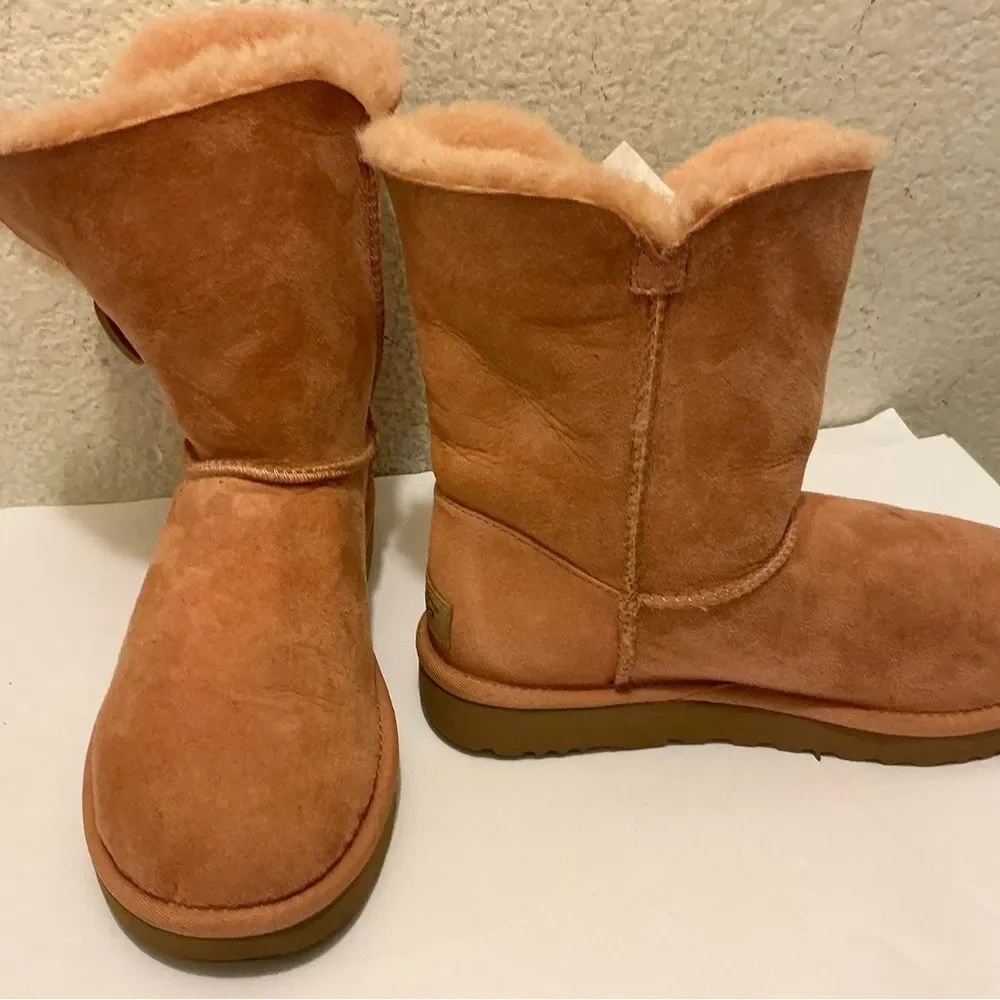 UGG Bailey Button ll -Coral Short Uggs with Button 1016226