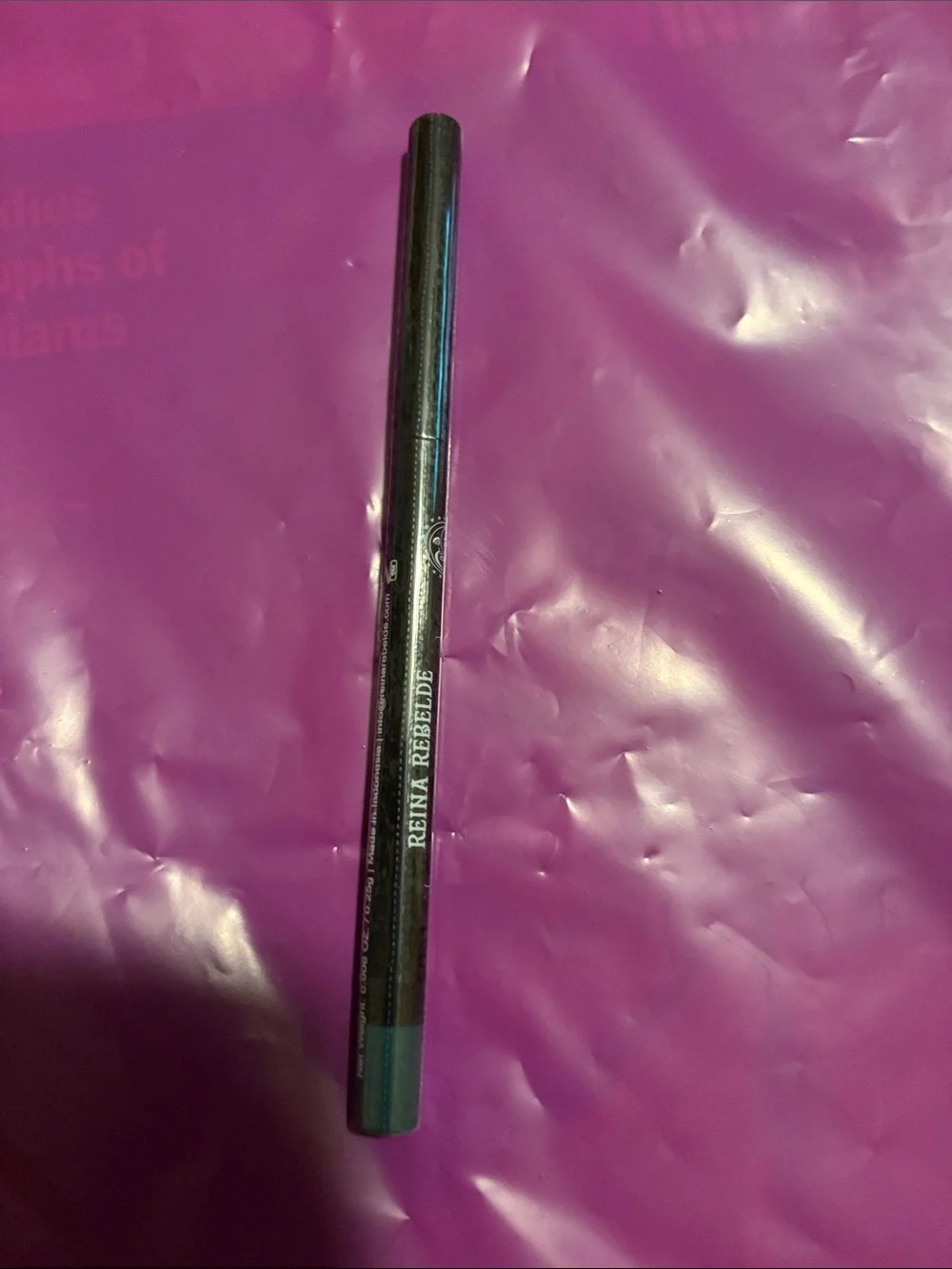 Reina rebelde smudge proof