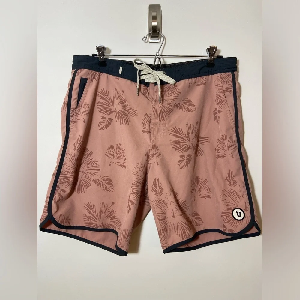 Vuori Cruise Board Shorts Mens Size 30 Pink Kona Floral Swim Trunks