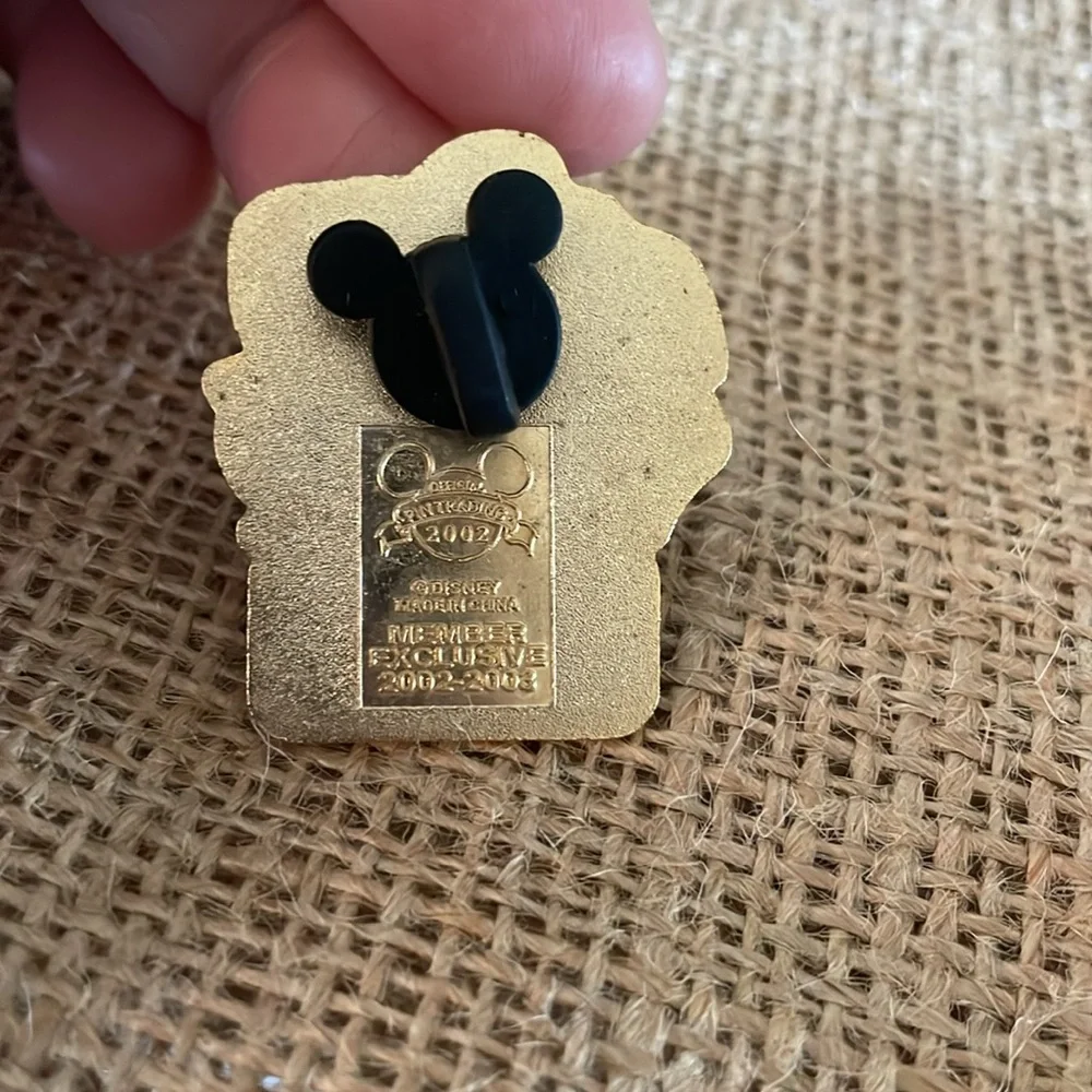 Disney collectible pin