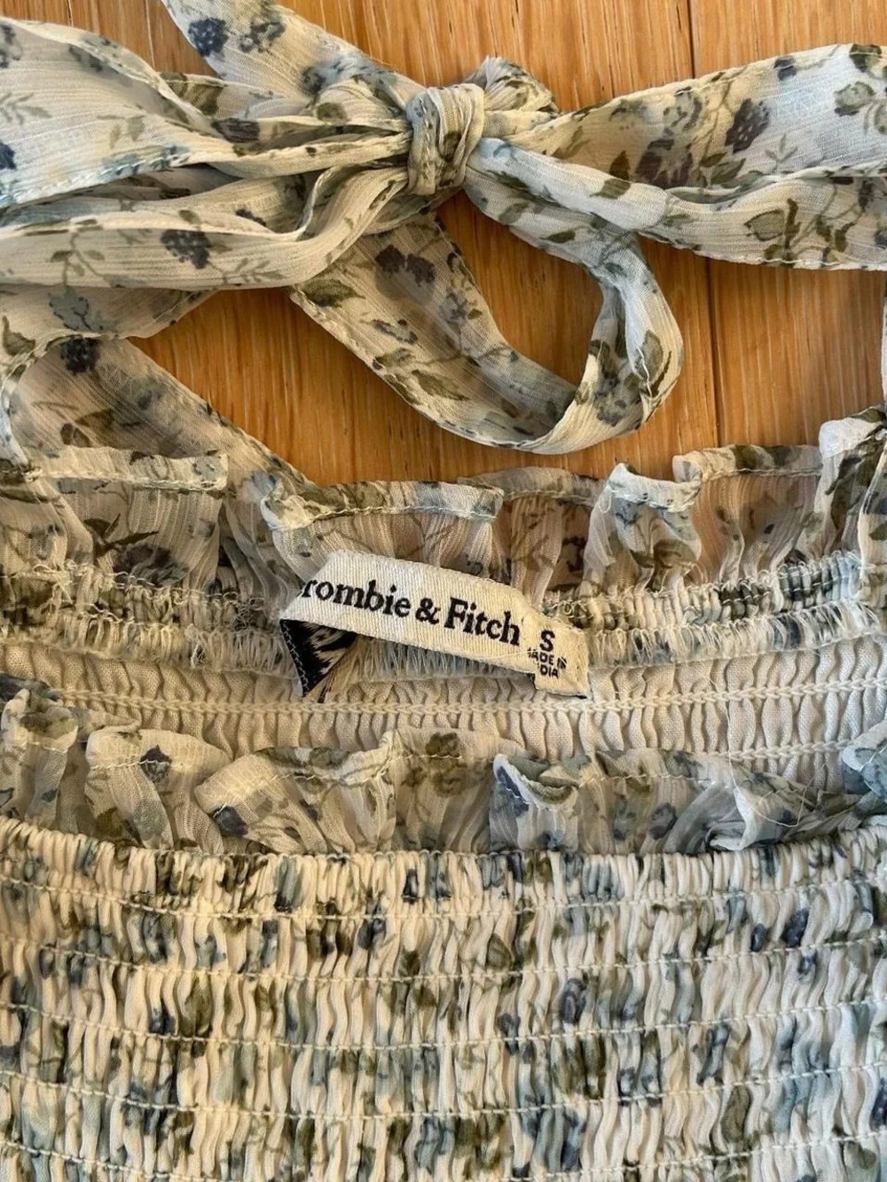 Abercrombie & Fitch availability material keywords