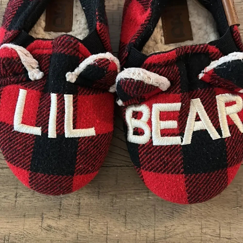 Lil Bear 🐻 Nonslip Warm Cozy DearFoam Slippers for your wee one ☝️ like new