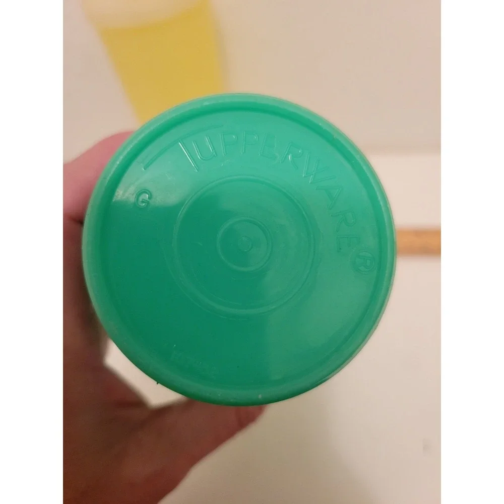 Vintage Tupperware 16 oz‎ Tumblers - 1 Turquoise/1 Yellow Lot Of 2