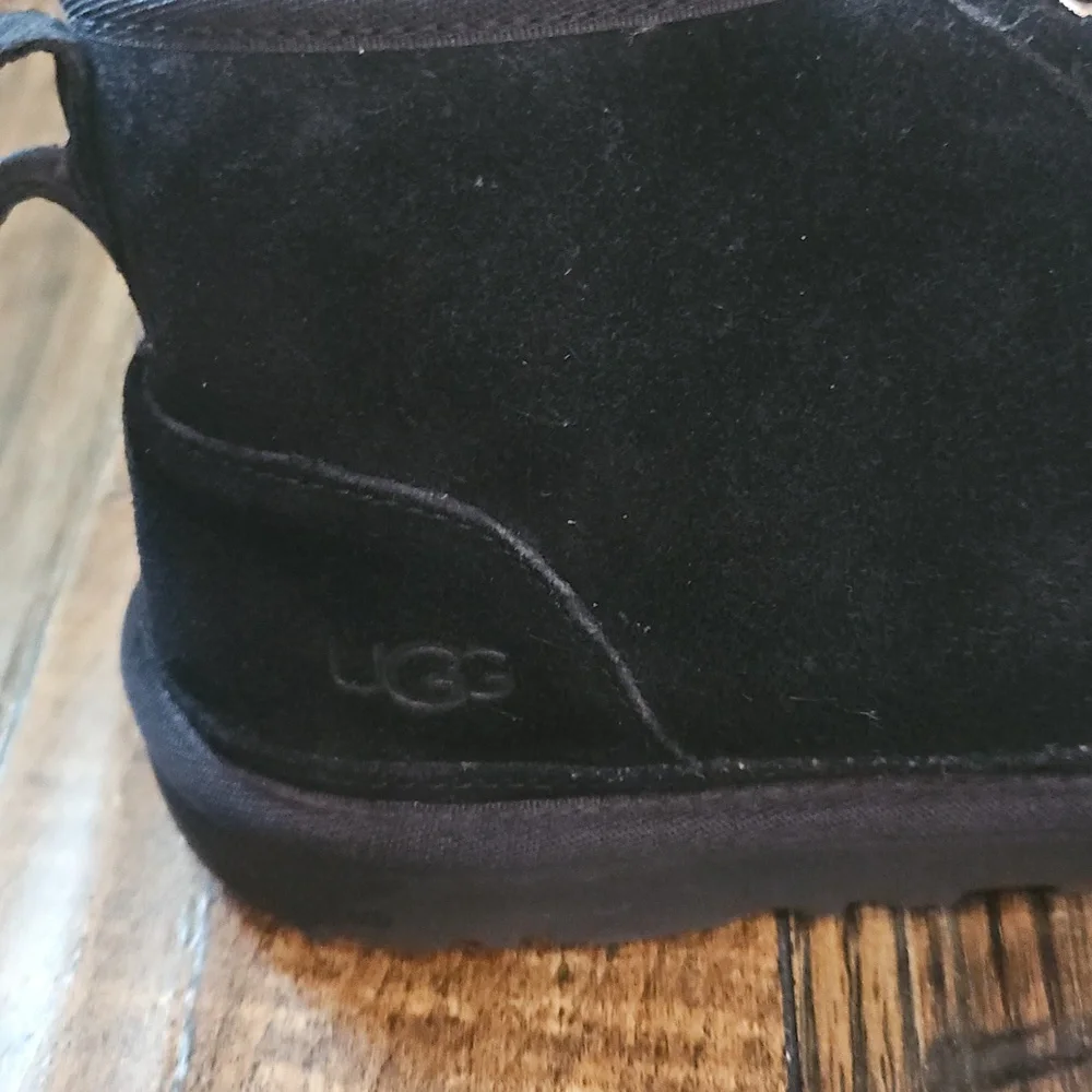 UGG stylish black