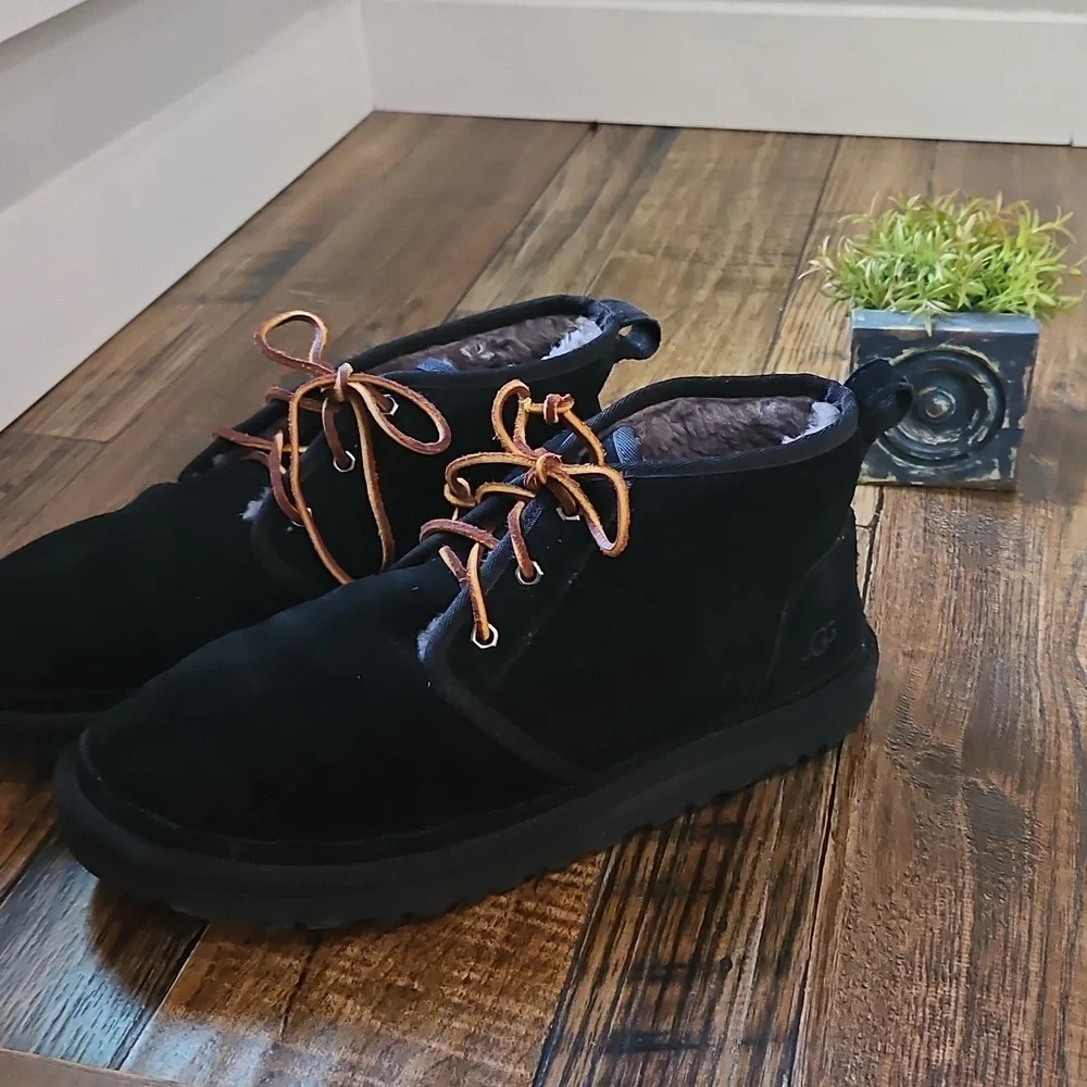 UGG stylish black