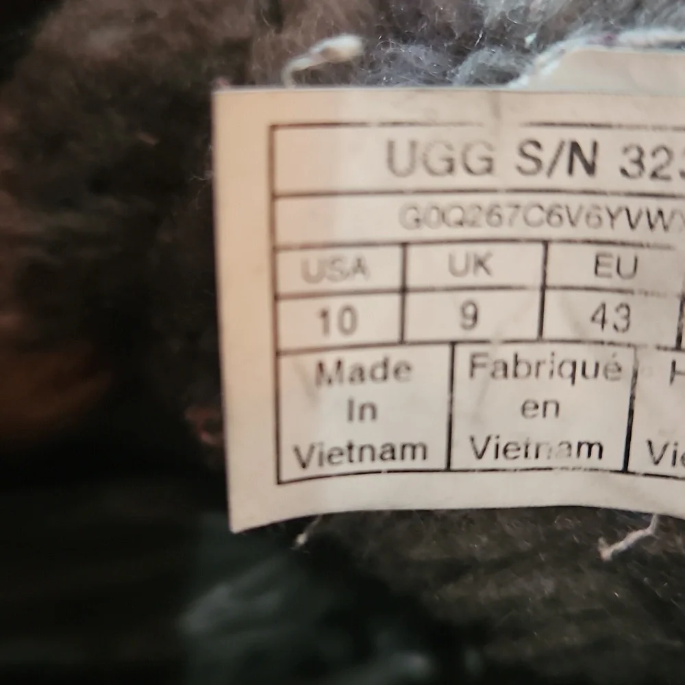UGG stylish black
