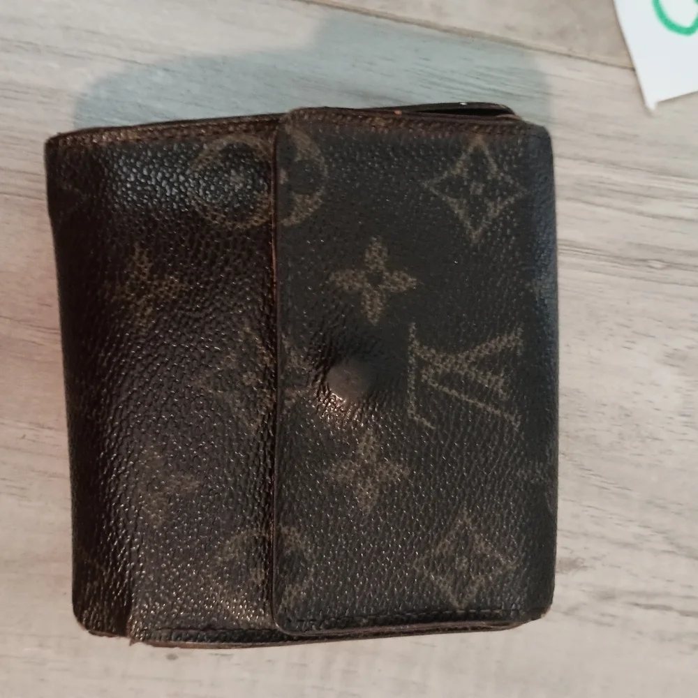 Louis Vuitton button does